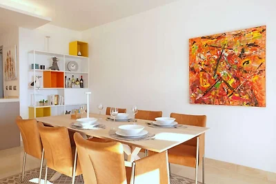 Modernes Apartment mit Balkon