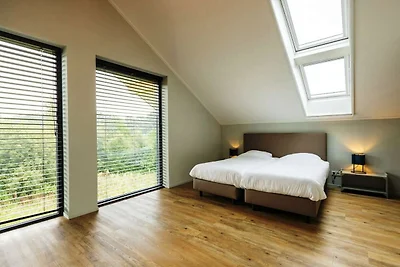 Villa mit beheiztem Pool und Sauna