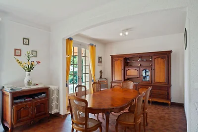 Herrliche Villa mit privatem Garten in...