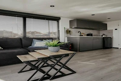 Fuga di lusso in una casa galleggiante