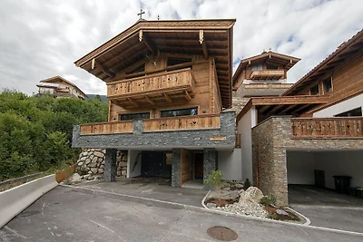 Uitnodigend Chalet nabij Ski Arena Wildkogel