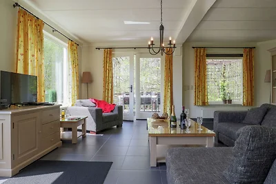 Schöne Villa mit Garten in Waldnähe
