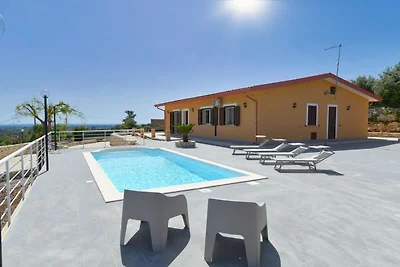 Villa mit Privatpool in Floridia