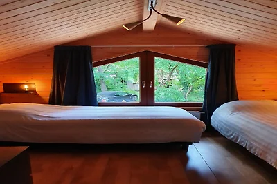 Luxuriöse Waldvilla aus Holz
