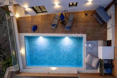 Stylish Villa with Heated Pool, Jacuzzi, Gym ...