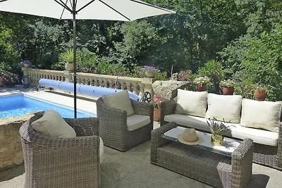 Apartment in Caderousse with Pool