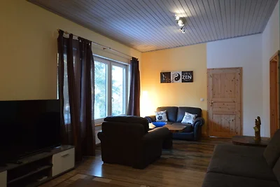 Geräumiges Obergeschoss Apartment nahe Wald