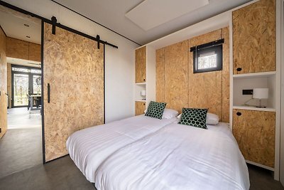 Modernes Chalet mit Geschirrspüler in einem F...