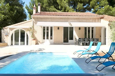 Piscine/ Proche mer et village / Carry Le...