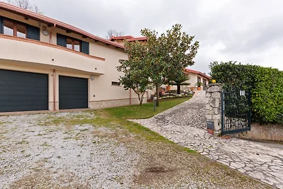 Villa mit Talblick und Sprudelbad