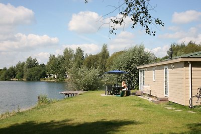 Rietgedekte lodge met airco en afwasmachine, ...