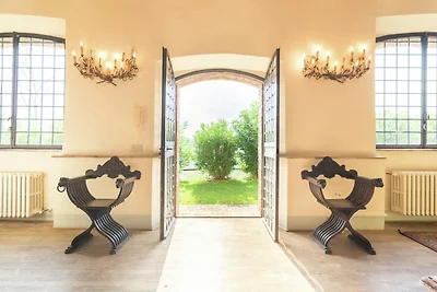 Spaziosa Villa con piscina privata a...
