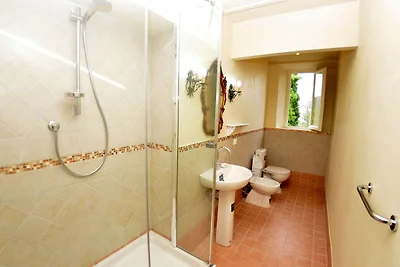 Bellissimo cottage a Massarosa con vista lago