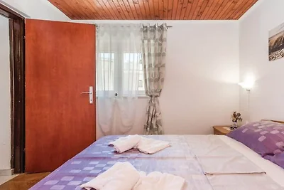Charming One Bedroom Apartment Povljana - One...