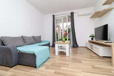 Charming Apartment Ana - One Bedroom Apartmen...