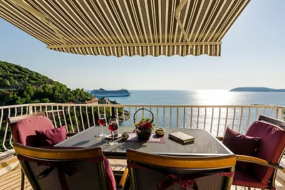 Indy's Beach Apartments -Two Bedroom Apartmen...