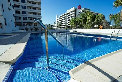 Appartamento ad Arona con piscina all'aperto
