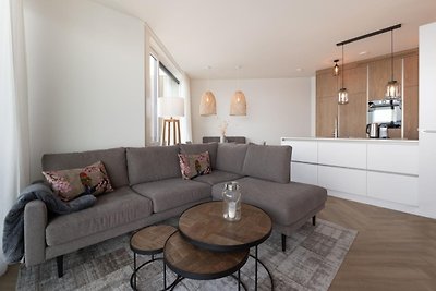 Ruim modern appartement met uitzicht op water