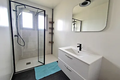 Angenehmes Ferienhaus zwischen Land und Meer