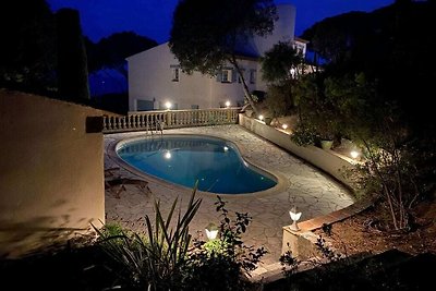 Scenografica villa con piscina privata