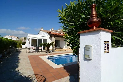 Villa a LEscala con piscina
