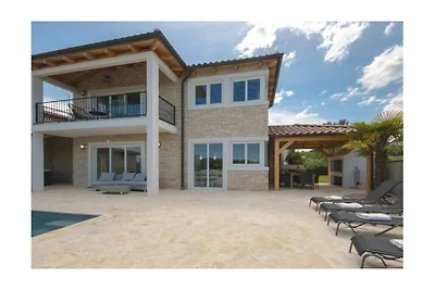 Villa in Rošini mit Schwimmbecken