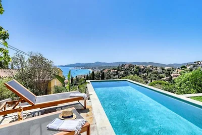 Villa in Le Lavandou mit Meerblick Pool
