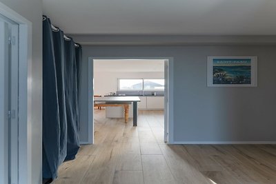 Hübsches neues Haus mit kleinem Meerblick