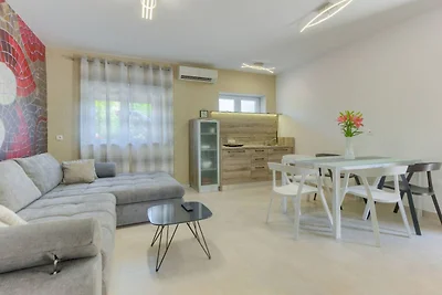 Majestic Kastel Stari Apartment with Terrace ...