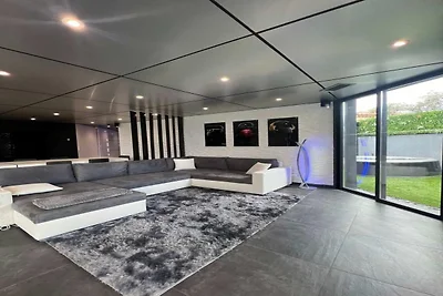 Familienvilla mit Pool in der Nähe von...