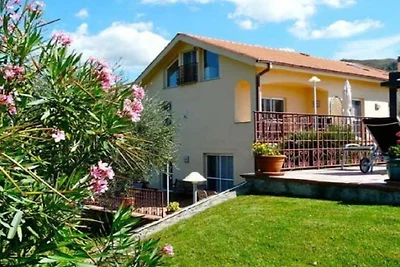 Villa in Soldano mit Schwimmbecken