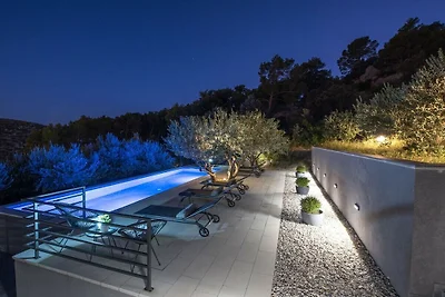 Villa in Krvavica mit Barbecue und Wifi