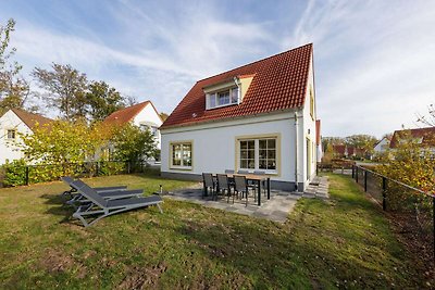 Schönes Ferienhaus mit Sauna in einem Ferienp...