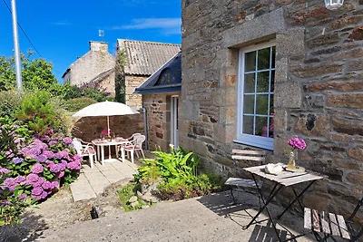 Stenen huis in Bretagne aan zee