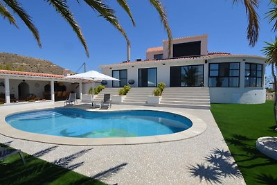 Luxuriöse Villa mit privatem Pool in Coveta...