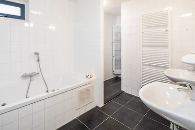 Ferienhaus in Hooghalen mit Whirlpool