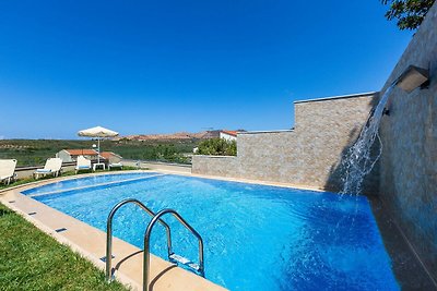 Gehobene Villa mit privatem Pool