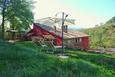 Spaziosa villa con piscina a Fabriano