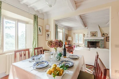 Villa tra i boschi a Camaiore