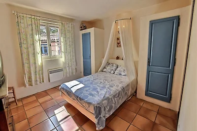 Moderne Villa mit Swimmingpool in Salernes...