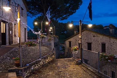 Appartamento di Charme a Montone con Giardino