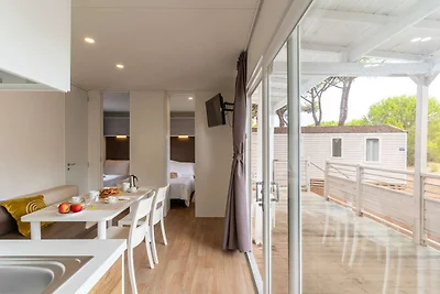 Mobilhome im Ferienpark mit grosser...