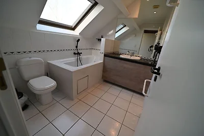 Renoviertes Studio mit Kombimikrowelle