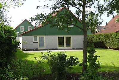 Geräumiges Ferienhaus mit Sauna in Strandnähe