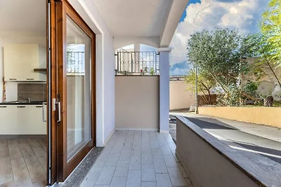 Moderne Wohnung in Badesi mit Garten