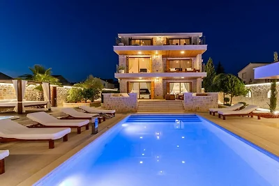 Villa a Polača con piscina