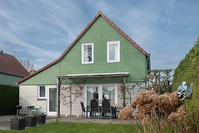 Geräumiges Ferienhaus mit Sauna in Strandnähe