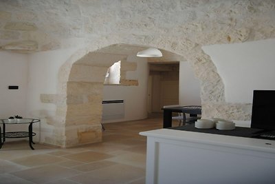 Tradizione e modernità: Trullo Rosa vicino...