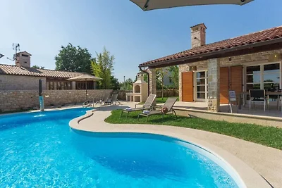 Villa in Kastelir with Swimming Pool