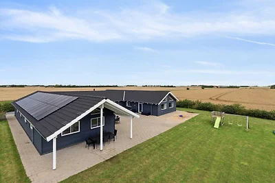 Luxus-Ruckzugsort am Hostrup Strand -- By Tra...